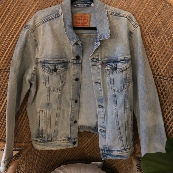 Levi's Jackets & Blazers - Levi’s OversIzed Boy Friend denim jacket